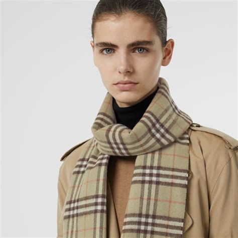 burberry scarf women classic.